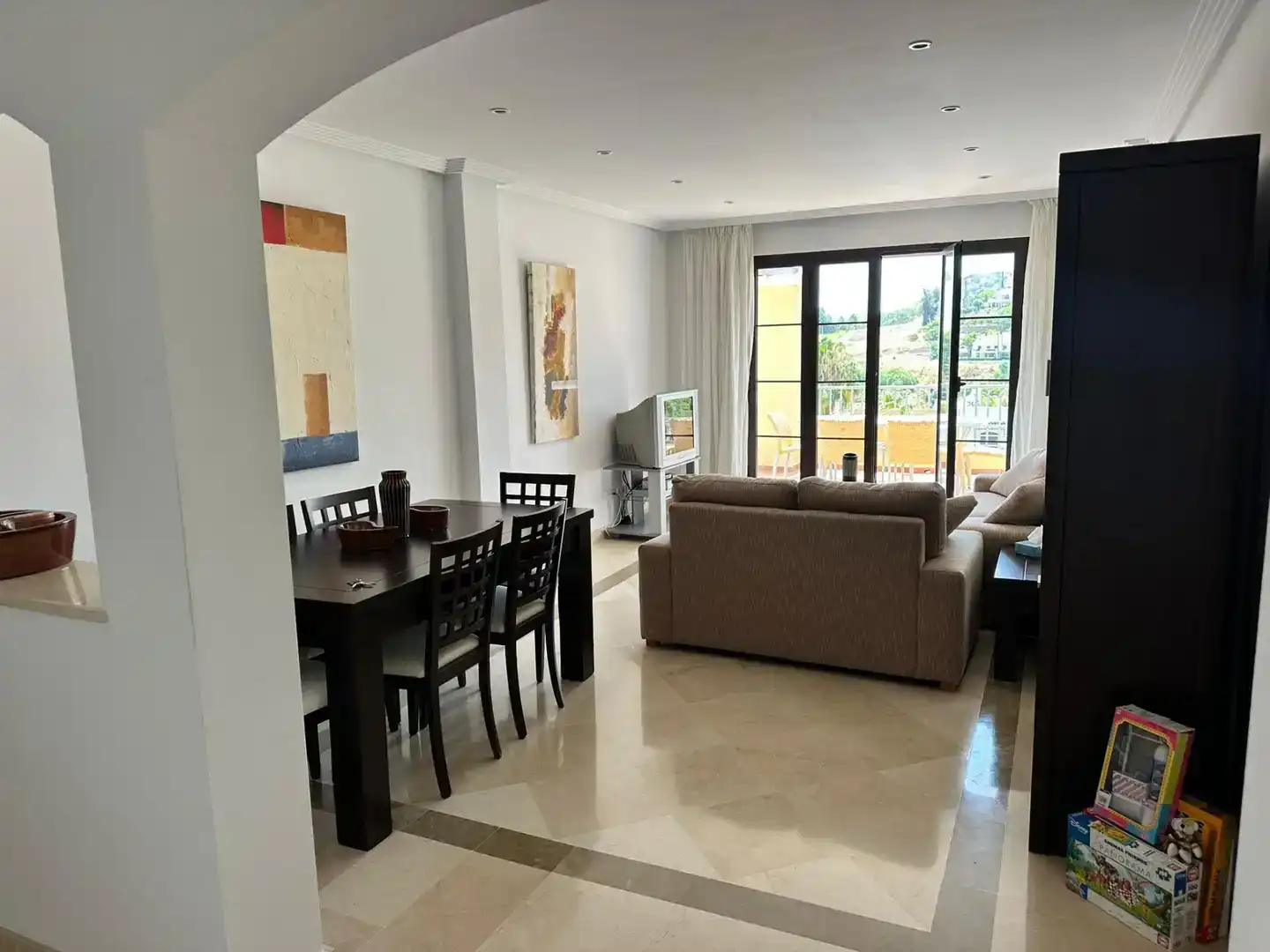 Menjador de Apartament de lloguer en Benahavís amb Aire condicionat i Piscina