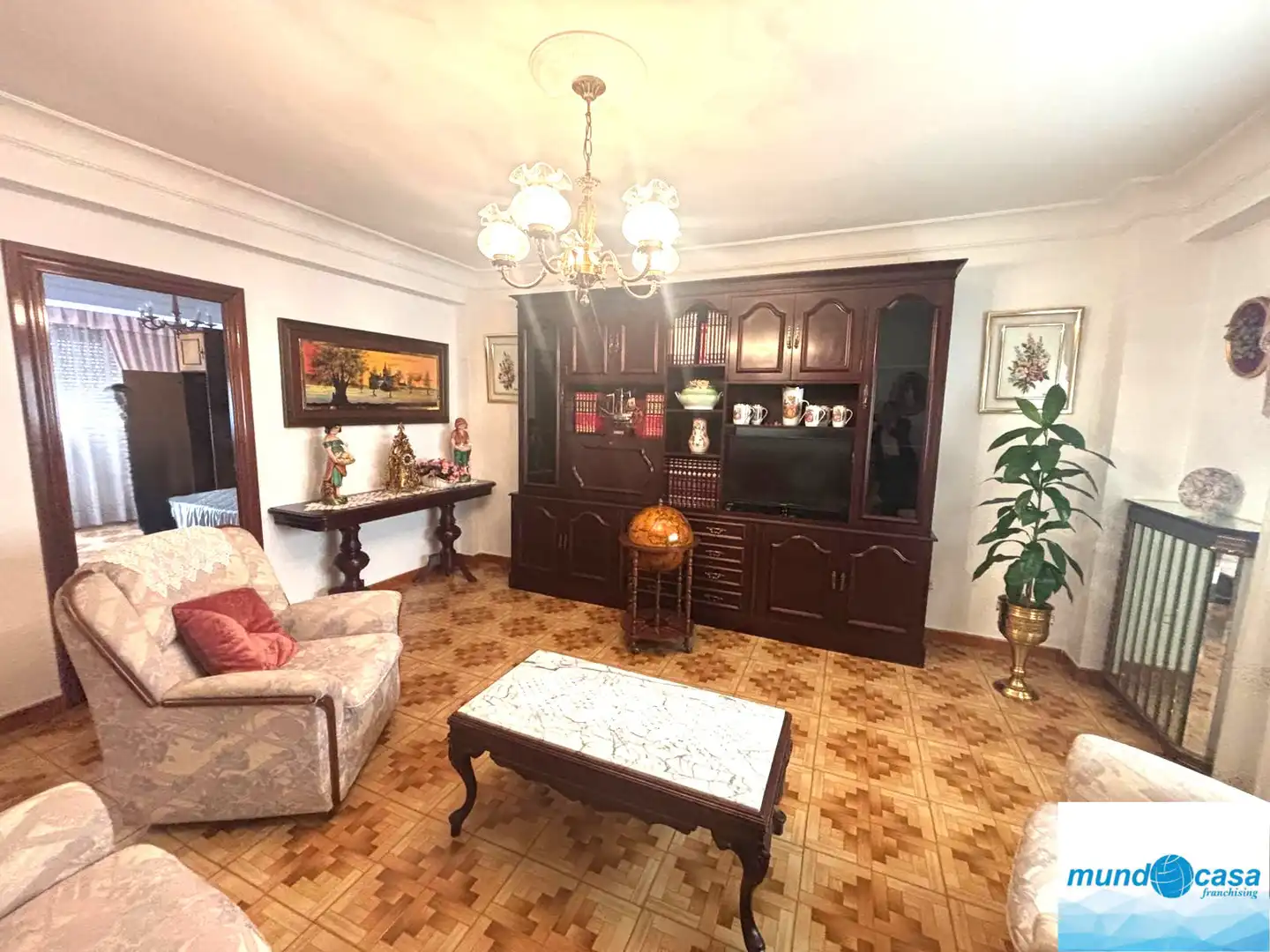 Living room of Flat for sale in Zaragoza  with Heating, Terrace and Furnished