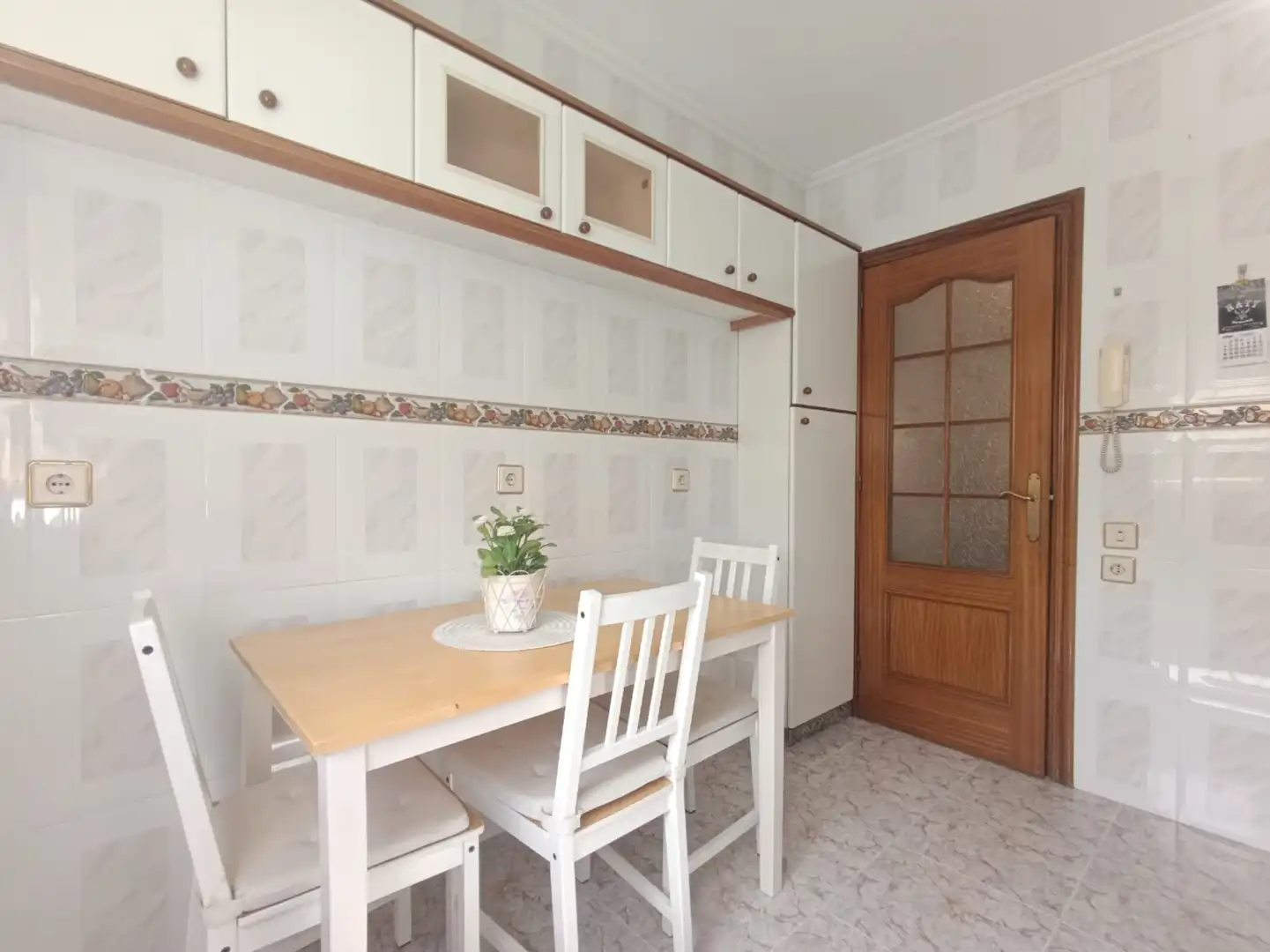 Cuina de Pis en venda en Oviedo  amb Calefacció, Terrassa i Traster