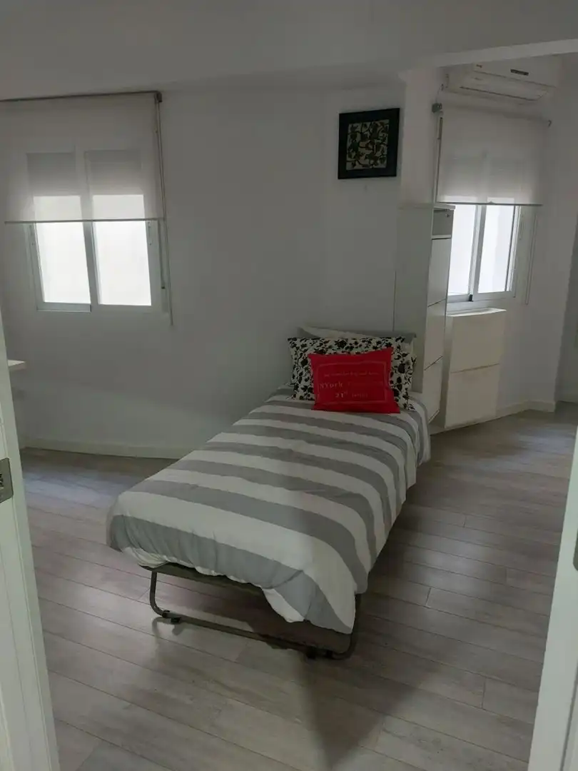 Schlafzimmer von Wohnung zur Miete in Sevilla mit Klimaanlage und Möbliert