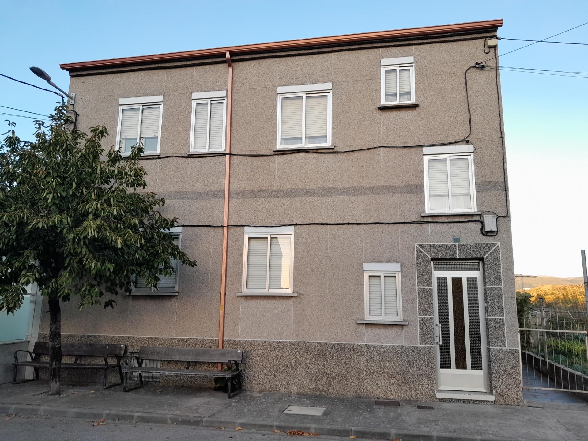 Vista exterior de Casa o xalet en venda en Ponferrada amb Calefacció, Jardí privat i Traster