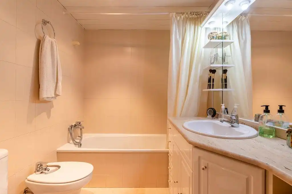 Bathroom of Flat for sale in Centre