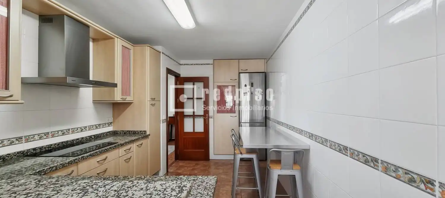 Cuina de Pis en venda en Málaga amb Aire condicionat, Calefacció i Jardí privat