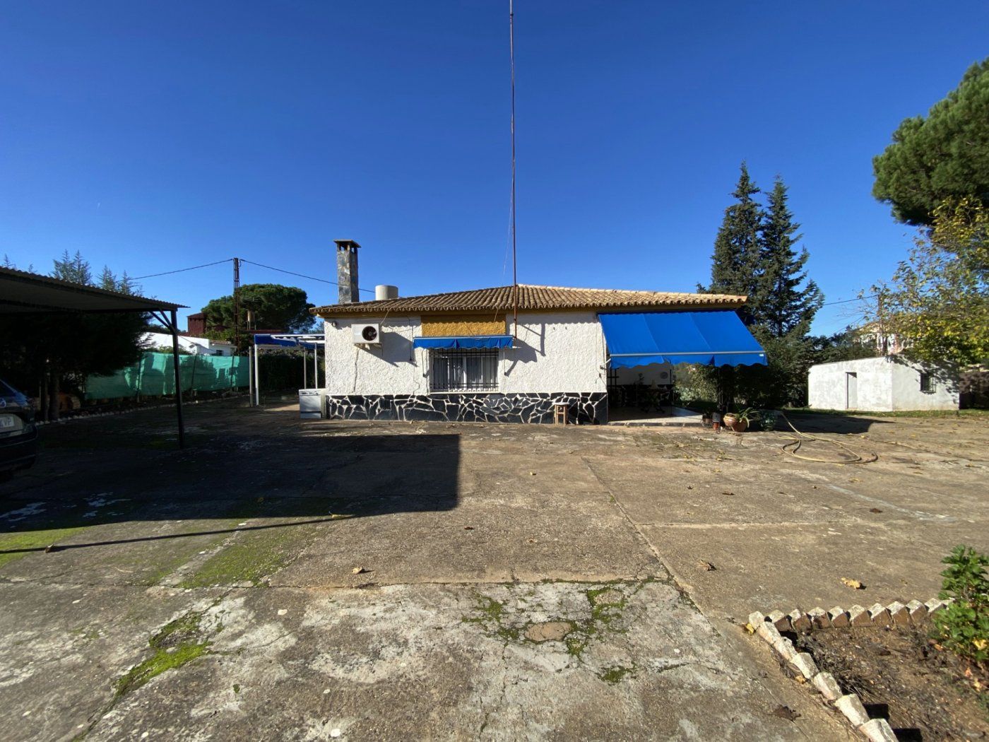 Exterior view of House or chalet for sale in Valverde del Camino  with Heating and Swimming Pool