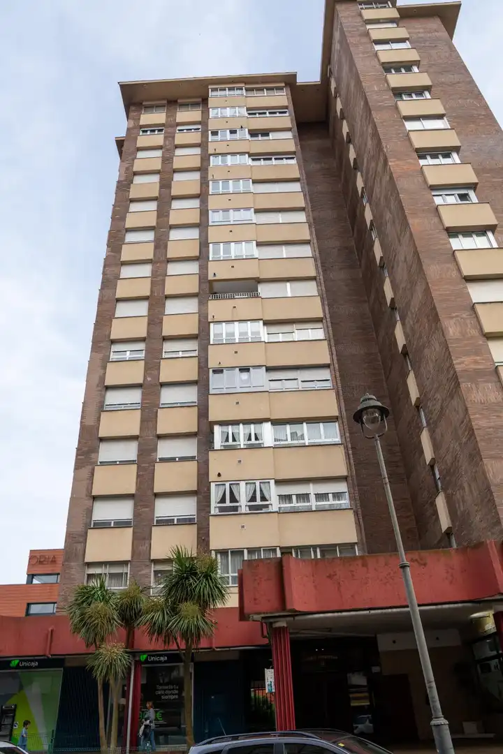 Vista exterior de Ático en venta en Avilés con Calefacción y Balcón