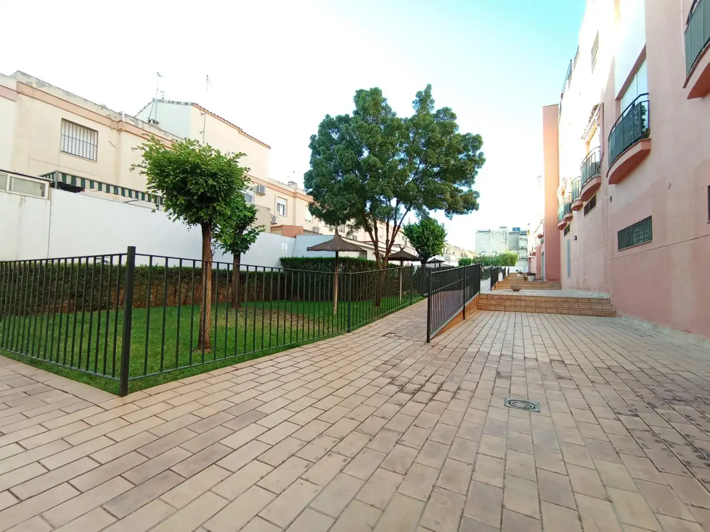 Vista exterior de Dúplex en venta en Dos Hermanas con Aire acondicionado, Terraza y Balcón