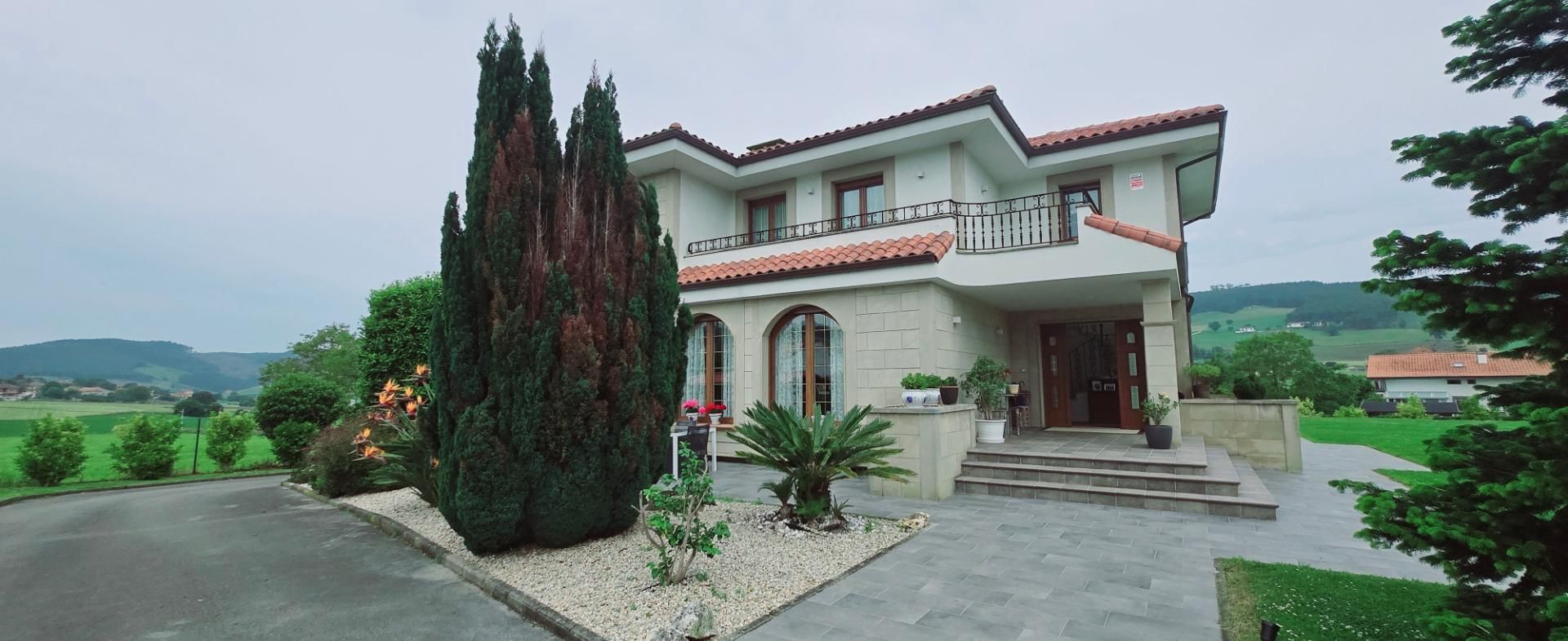 Vista exterior de Casa o xalet en venda en Meruelo amb Calefacció, Jardí privat i Terrassa