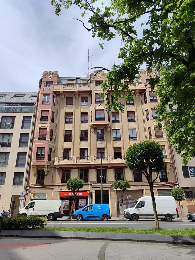 Vista exterior de Piso en venta en Bilbao  con Calefacción y Amueblado