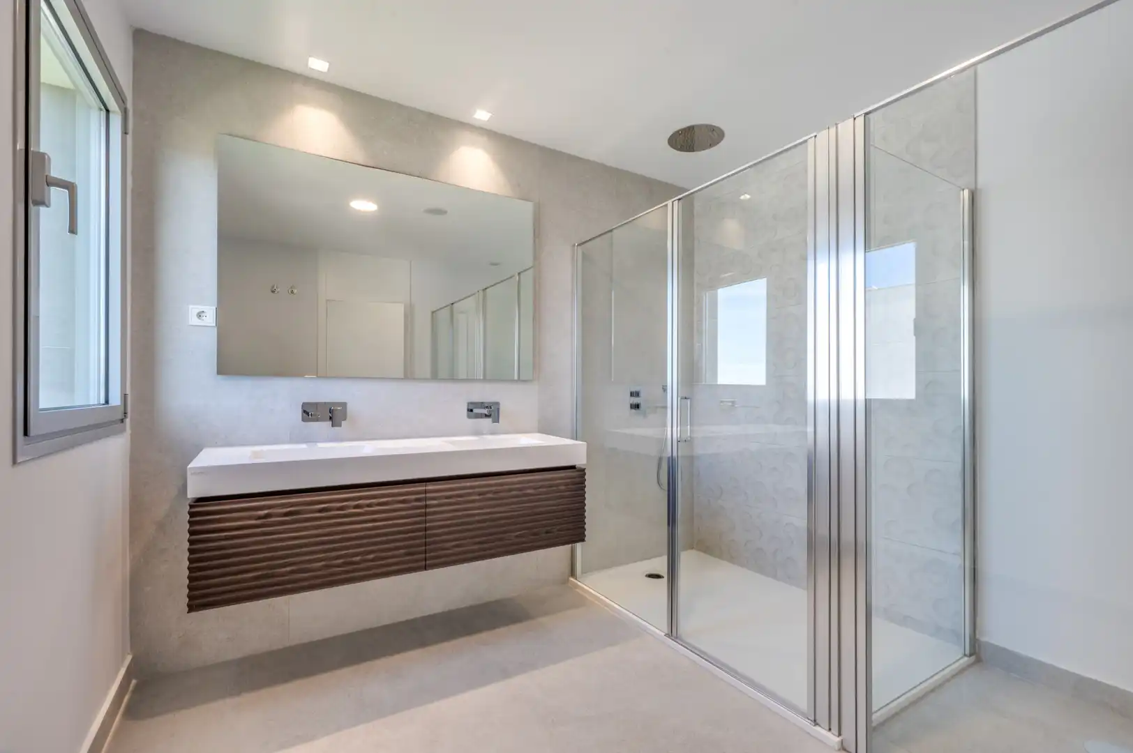 Bathroom of Attic for rent in Marbella  with Air Conditioner, Terrace and Storage room