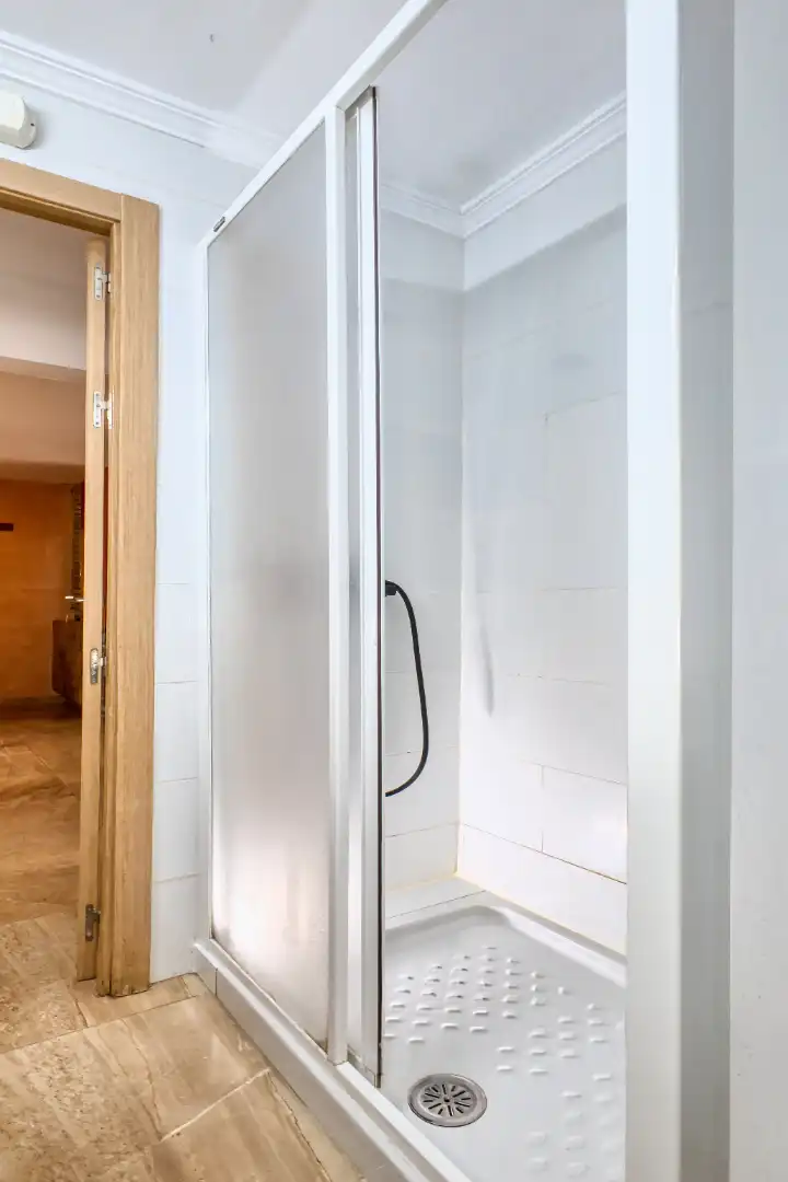 Badezimmer von Wohnungen zur Miete in Alicante / Alacant mit Klimaanlage, Heizung und Terrasse