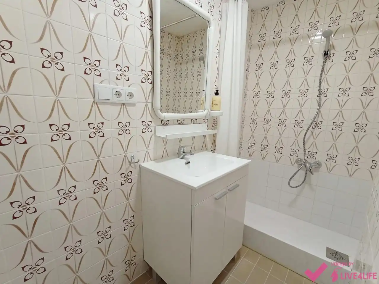 Baño de Piso de alquiler en Burjassot con Aire acondicionado, Terraza y Amueblado