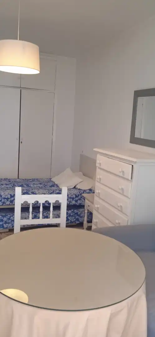Dormitori de Apartament de lloguer en Granada amb Calefacció, Moblat i Rentadora