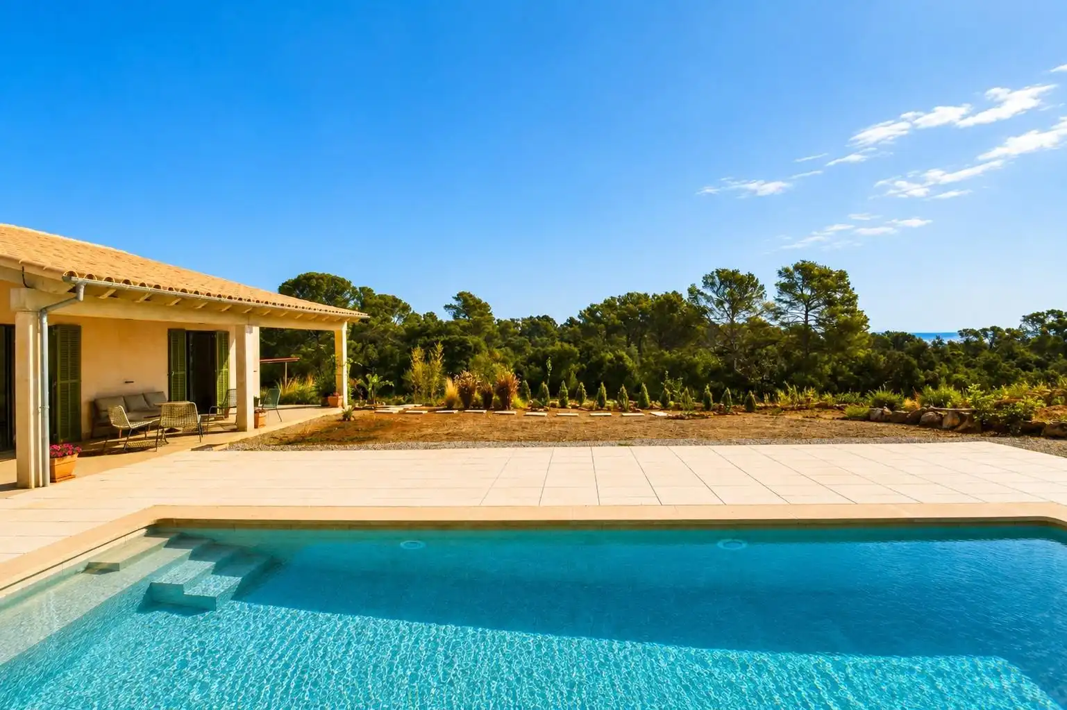 Schwimmbecken von Country house zur Miete in Búger mit Klimaanlage, Heizung und Privatgarten