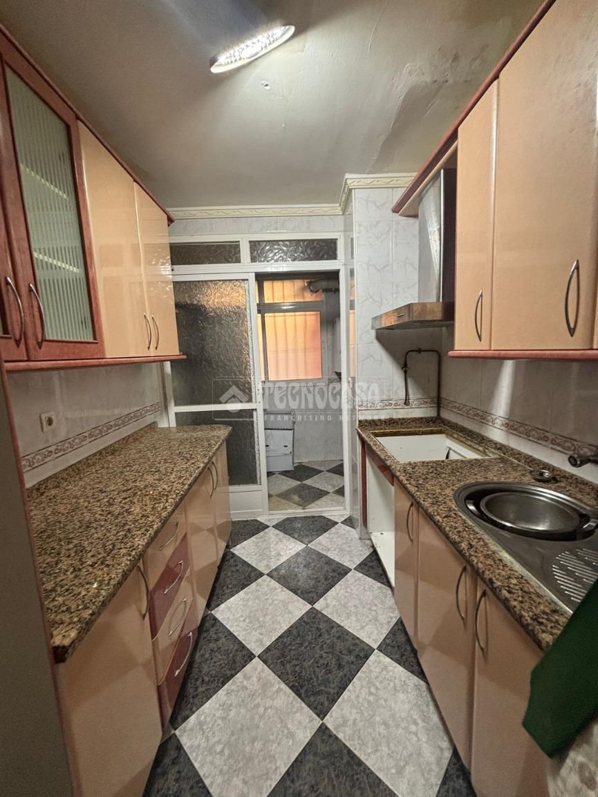 Kitchen of Flat for sale in  Granada Capital