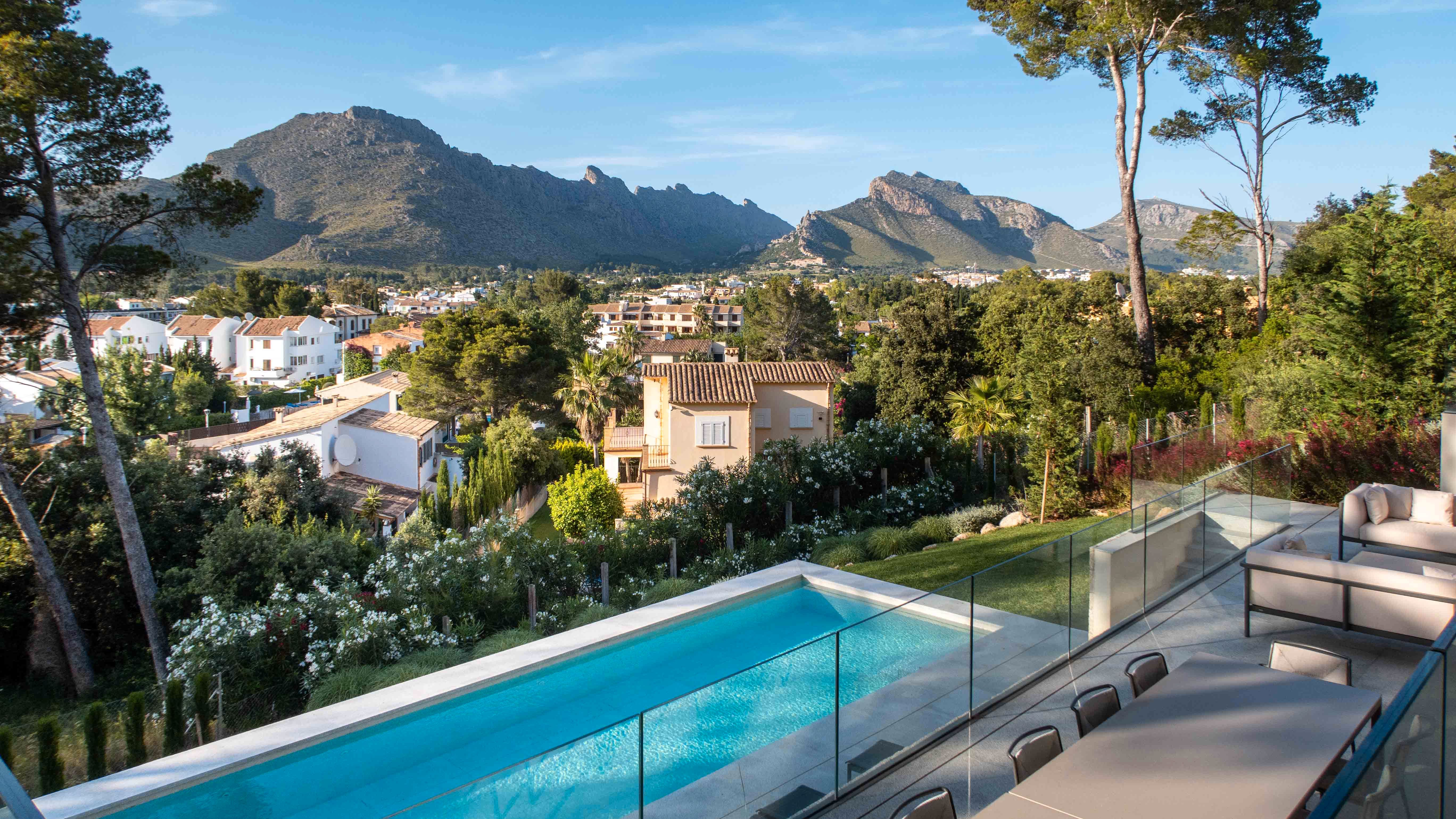 Vista exterior de Casa o xalet en venda en Pollença amb Aire condicionat, Piscina i Moblat
