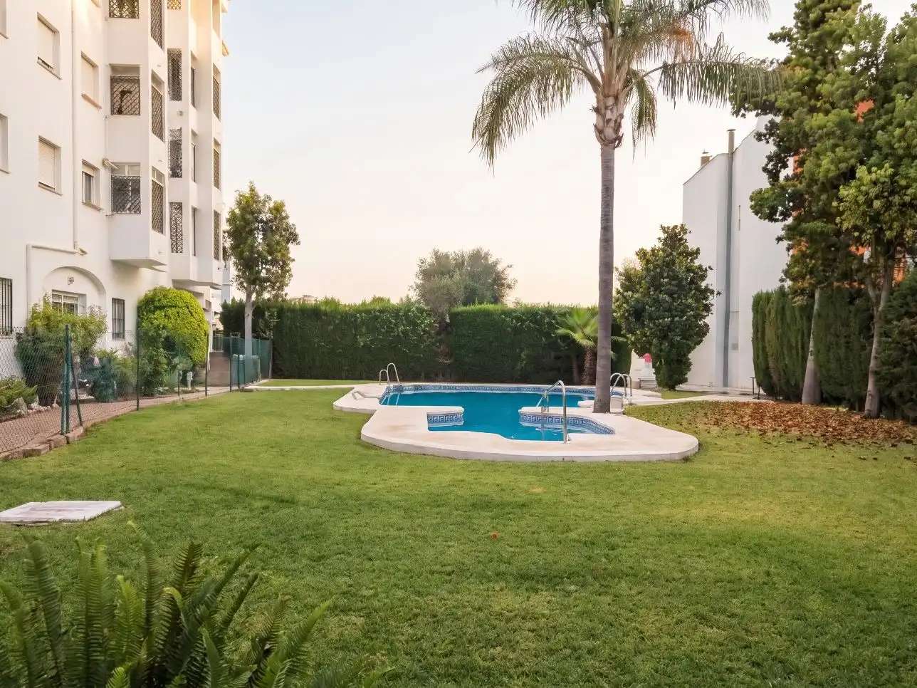 Piscina de Pis de lloguer en Mijas amb Aire condicionat, Terrassa i Moblat