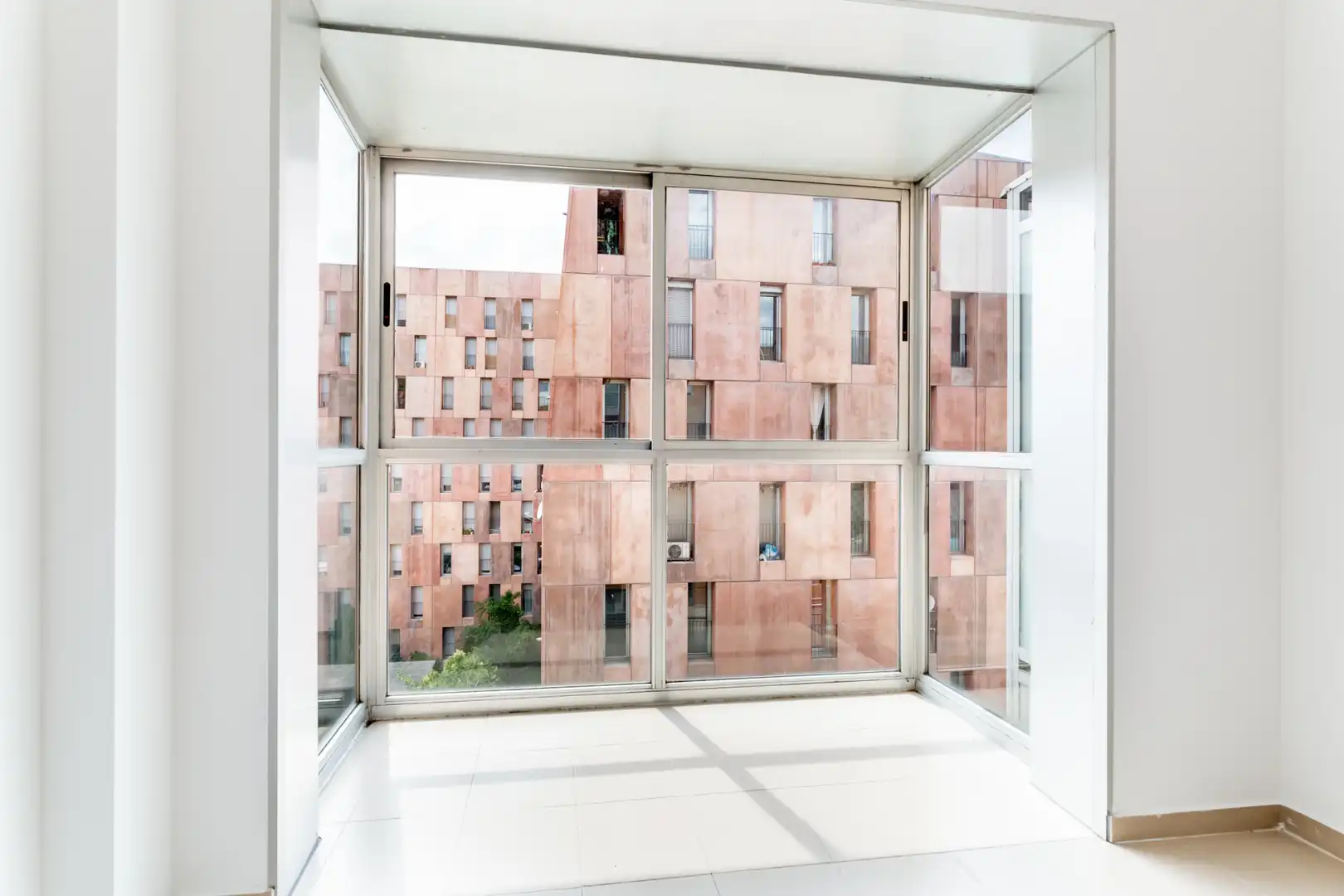 Vista exterior de Piso en venta en Madrid con Calefacción, Trastero y Horno