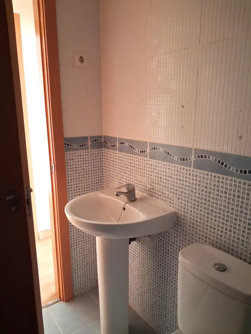 Bathroom of Flat for sale in Fuentes de Ebro  with Air Conditioner, Heating and Parquet flooring