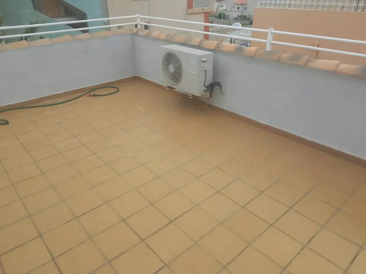 Terrassa de Casa adosada en venda en Oliva amb Aire condicionat, Calefacció i Jardí privat