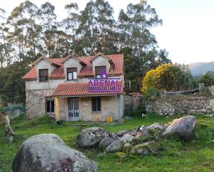 Vista exterior de Casa o xalet en venda en A Pobra do Caramiñal amb Jardí privat i Terrassa