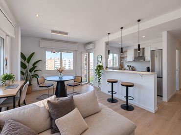 Apartament amb balcó en venda a Carrer de Bac de Roda