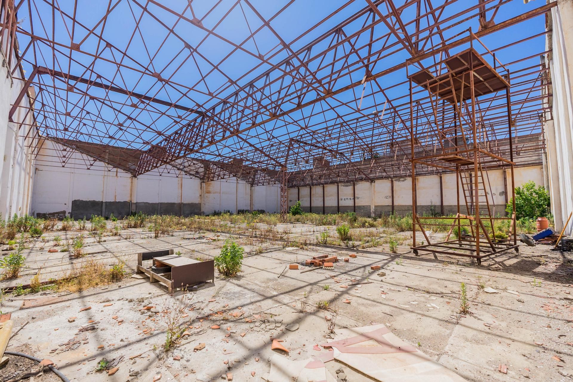 Vista exterior de Nau industrial en venda en Torremolinos