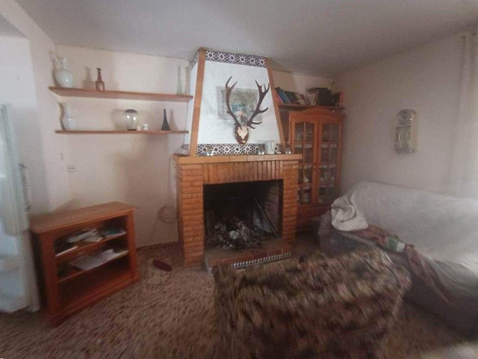 Sala d'estar de Casa o xalet en venda en Torredelcampo amb Piscina