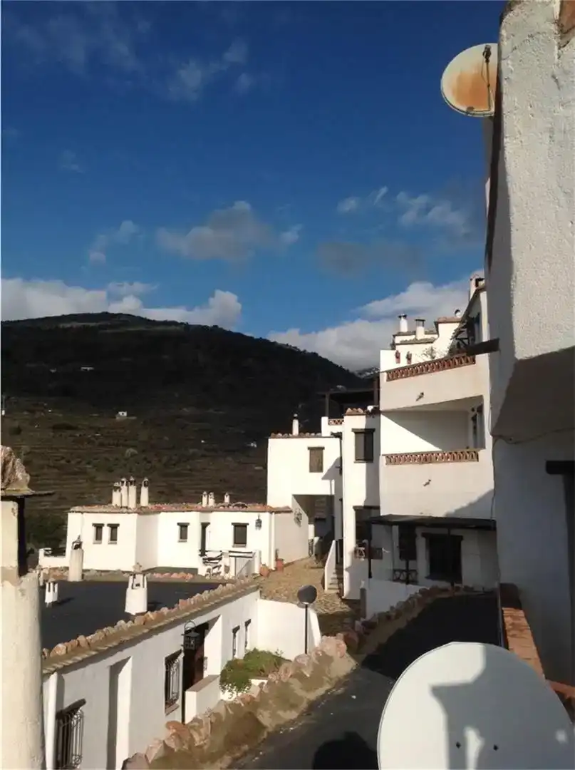 Vista exterior de Piso en venta en Ohanes