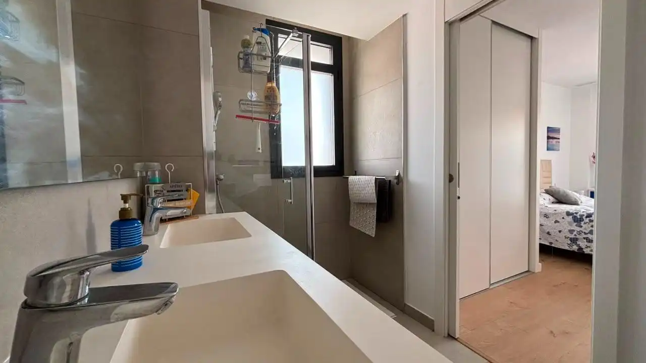 Badezimmer von Dachboden zur Miete in Villajoyosa / La Vila Joiosa mit Klimaanlage, Terrasse und Möbliert