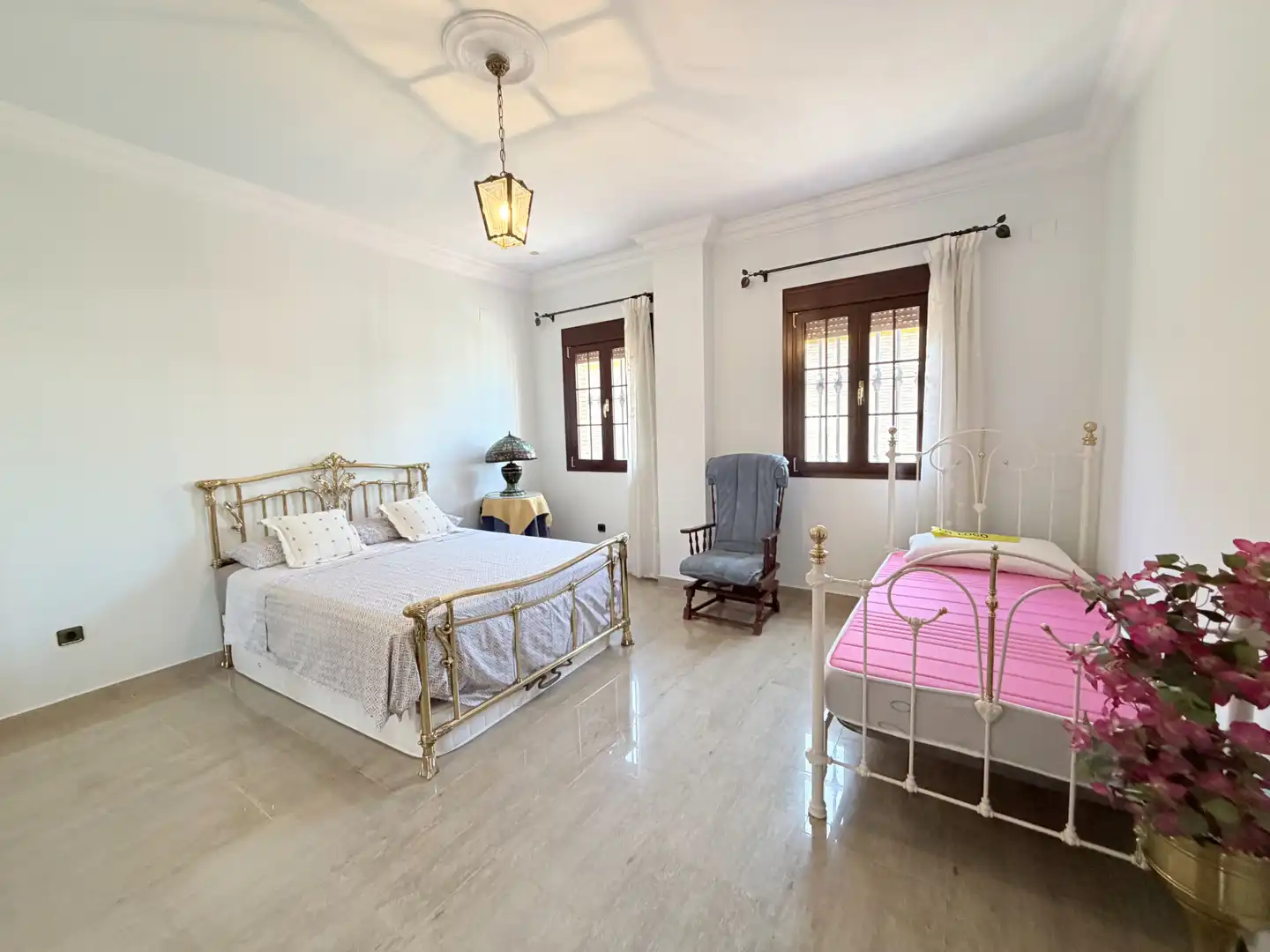 Dormitori de Casa o xalet en venda en Bormujos amb Aire condicionat, Jardí privat i Terrassa