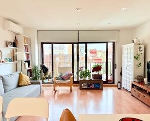 Sala d'estar de Dúplex en venda en Sant Feliu de Llobregat amb Aire condicionat, Calefacció i Parquet