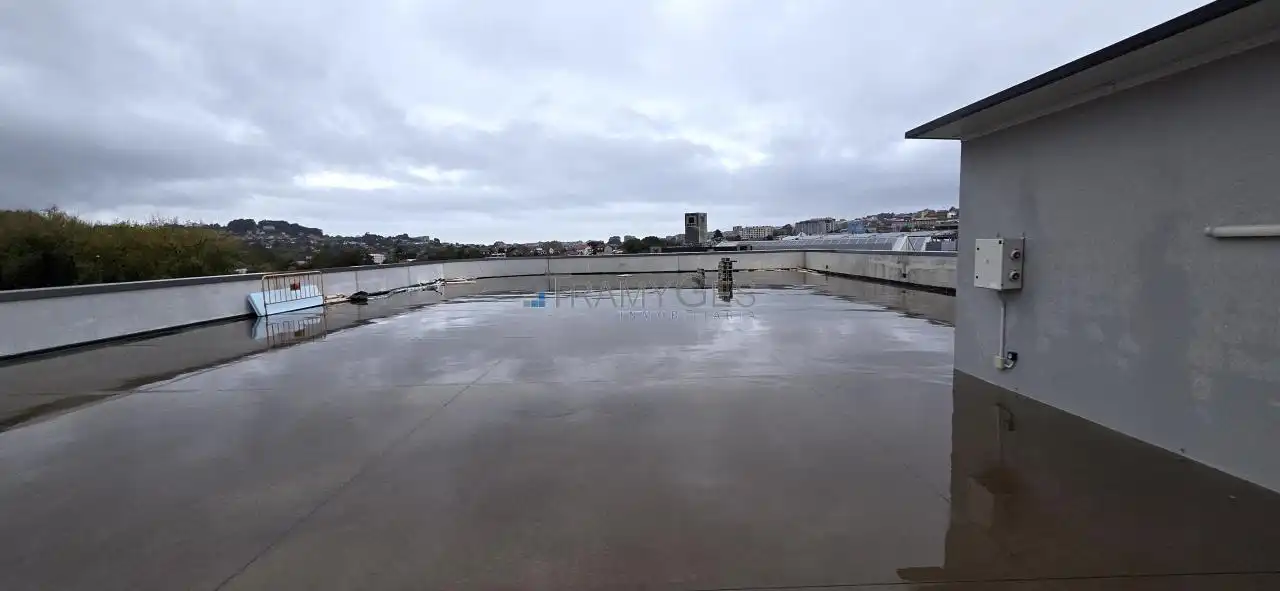 Terrasse von Fabrikhallen zur Miete in Vigo 