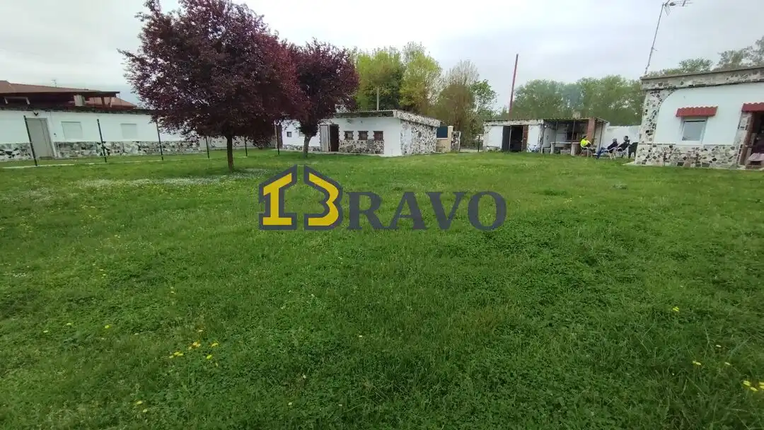 Casa o chalet en venta en Merindad de Cuesta-Urria con Jardín privado, Piscina y Amueblado