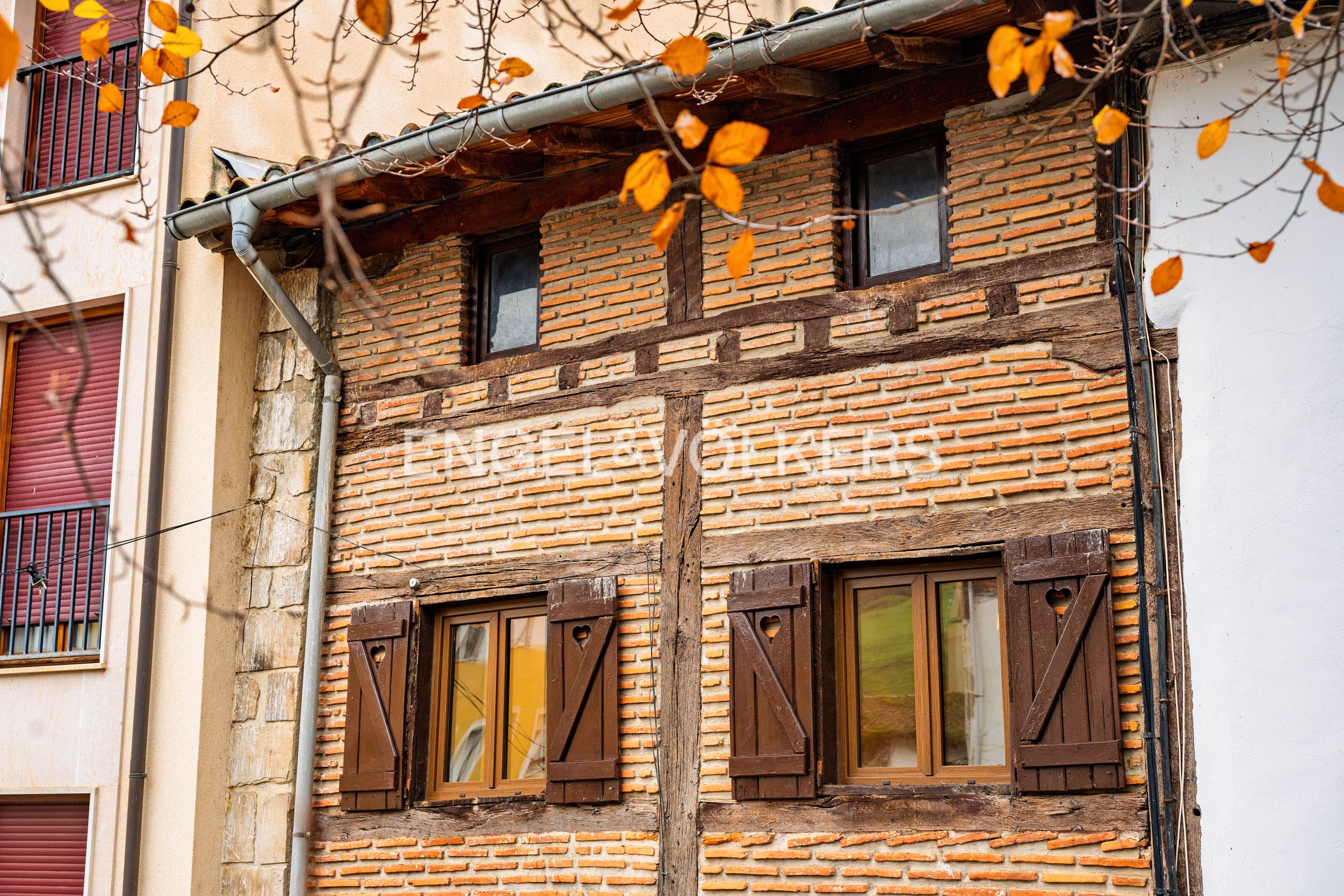 Vista exterior de Casa adosada en venda en Eskoriatza amb Calefacció, Terrassa i Balcó