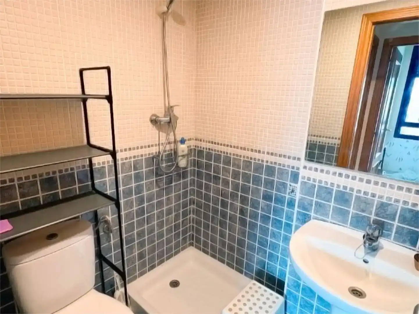 Baño de Apartamento de alquiler en Bellreguard con Aire acondicionado, Jardín privado y Piscina