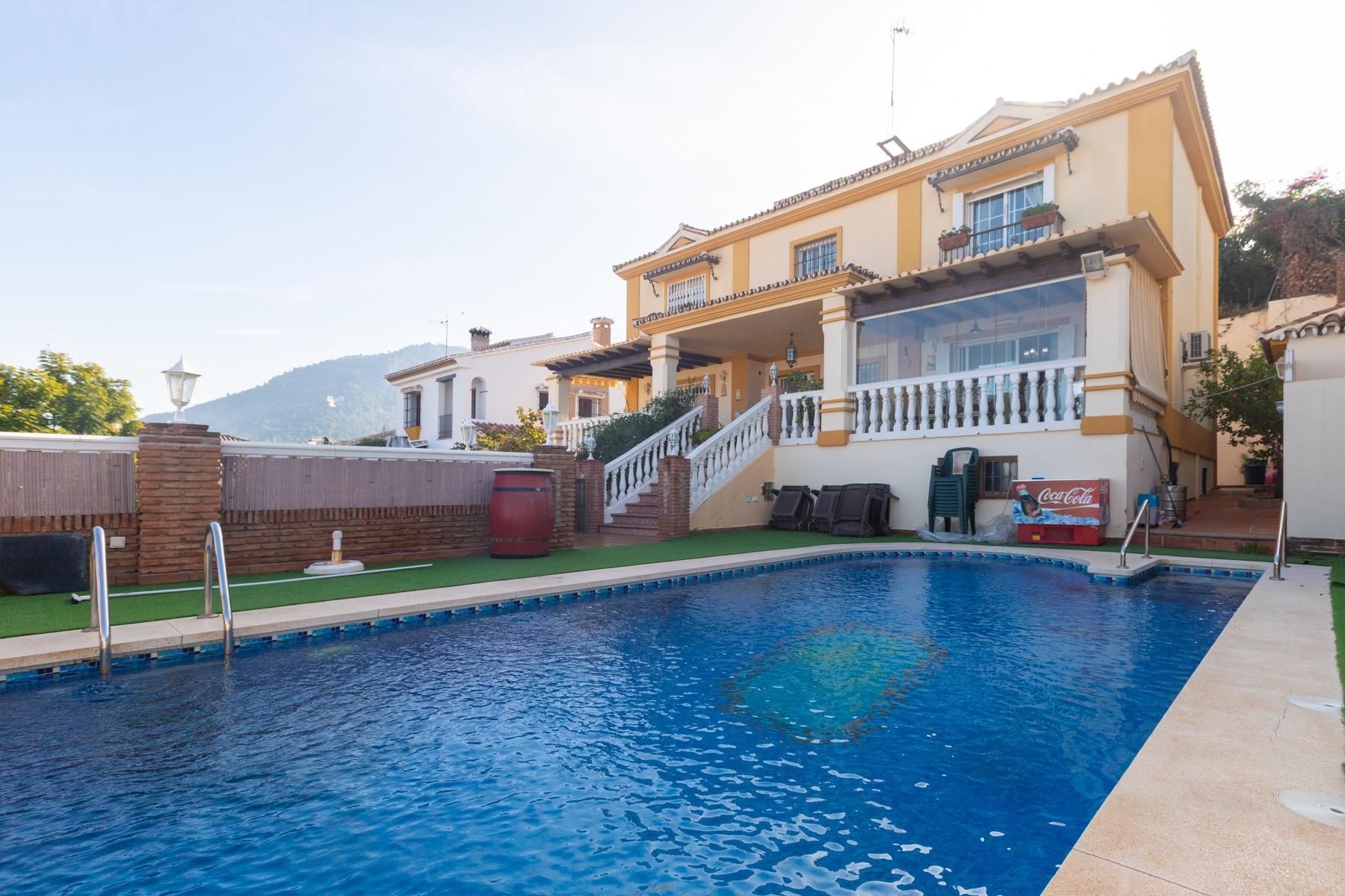 Piscina de Casa o xalet en venda en Alhaurín de la Torre amb Aire condicionat, Calefacció i Jardí privat