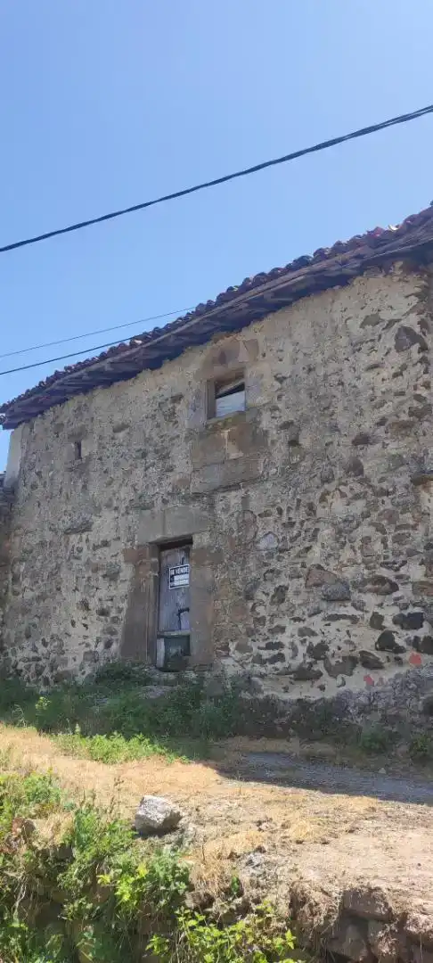 Vista exterior de Casa adosada en venda en Caso amb Balcó
