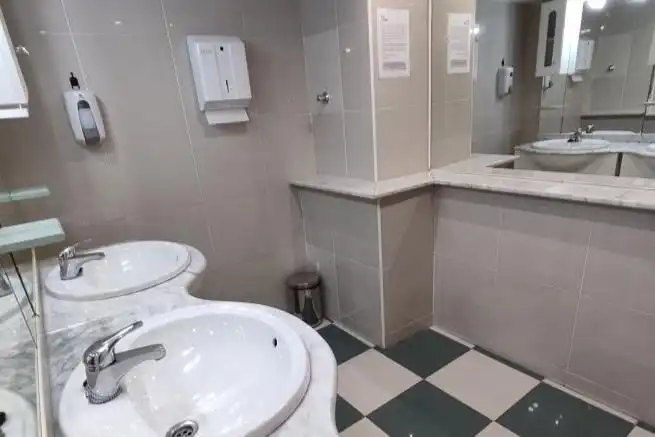 Baño de Local de alquiler en Málaga con Aire acondicionado