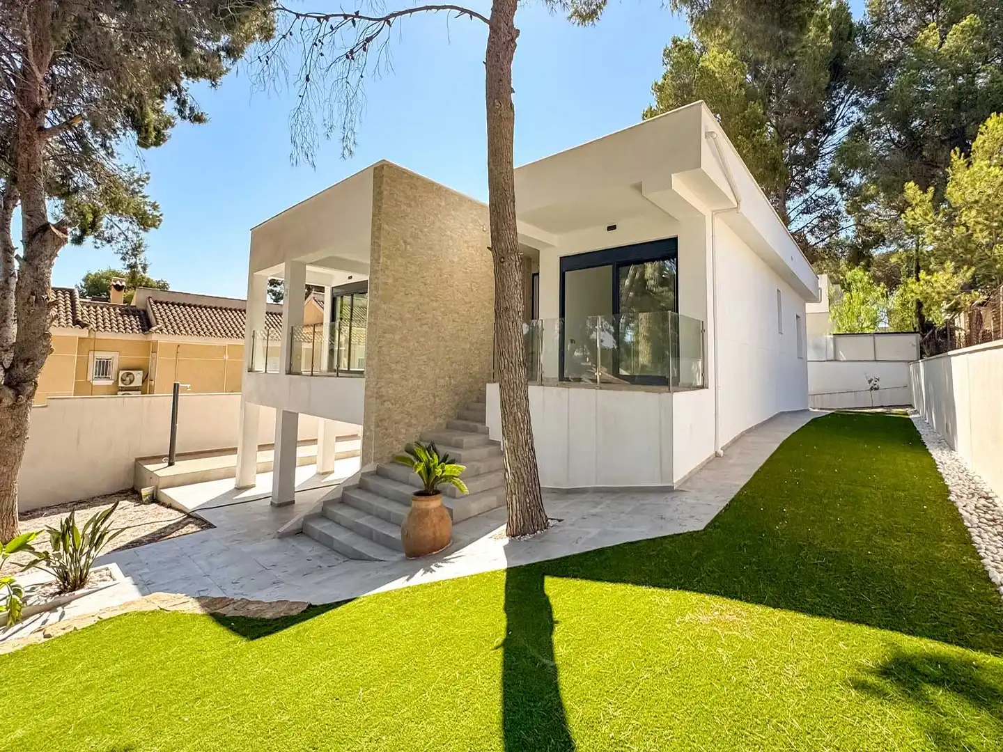 Villa mit Pool zum Verkauf in Calle Calle Varsovia Bal