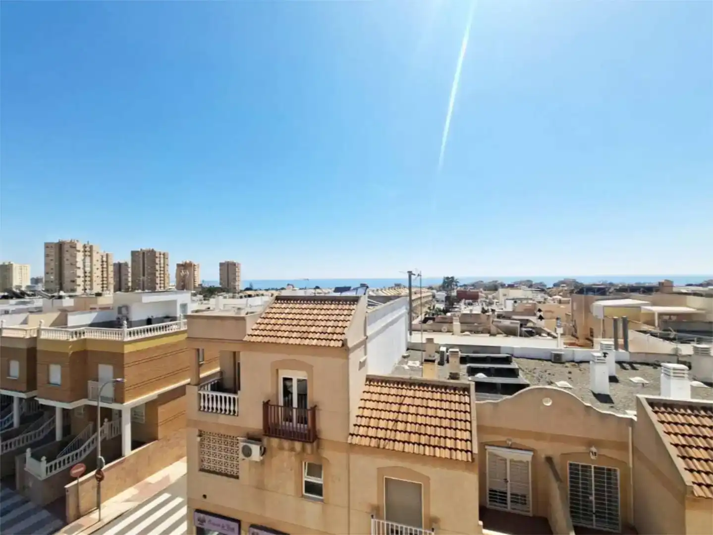 Vista exterior de Piso en venta en Roquetas de Mar con Amueblado