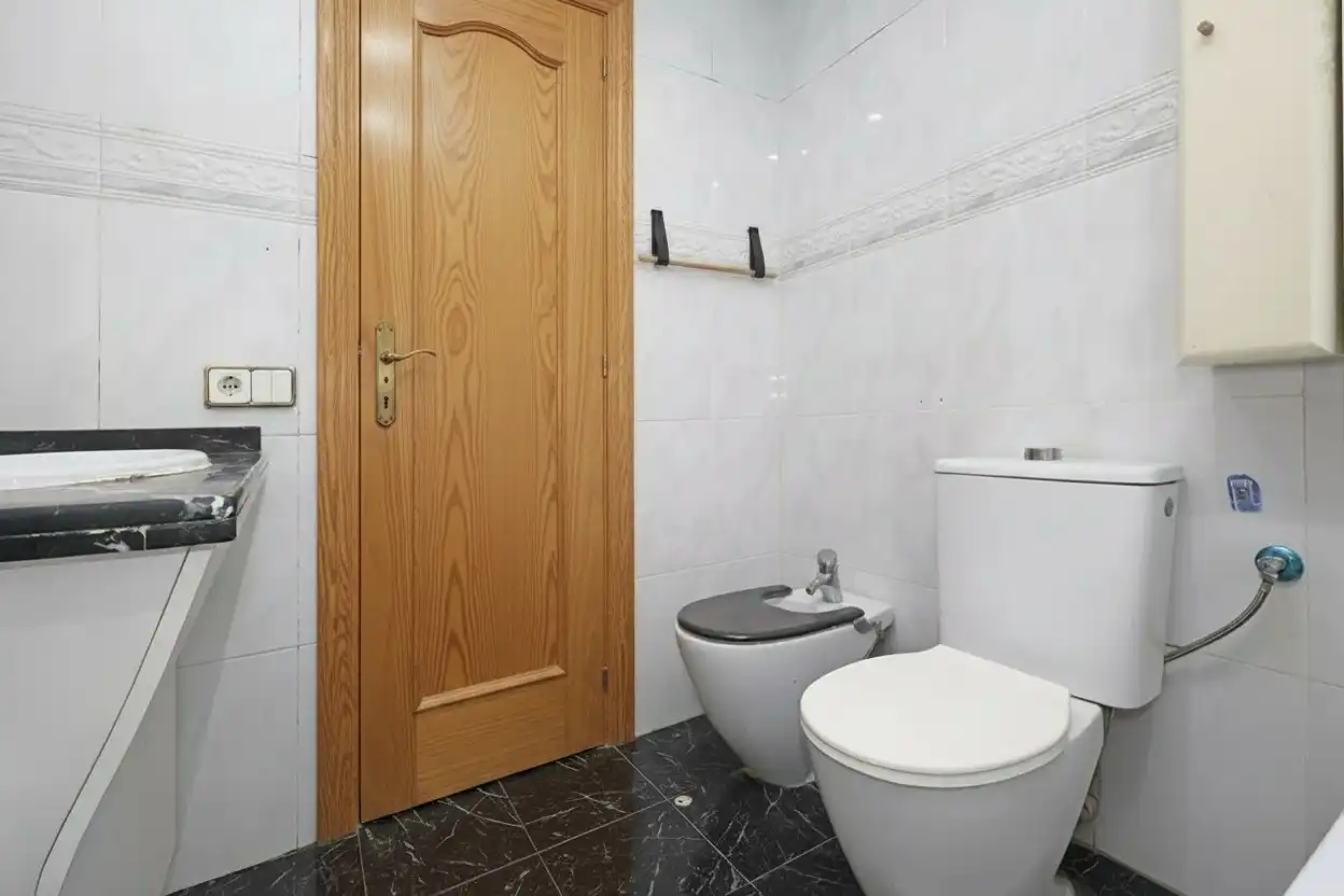 Baño de Piso en venta en L'Hospitalet de Llobregat con Balcón