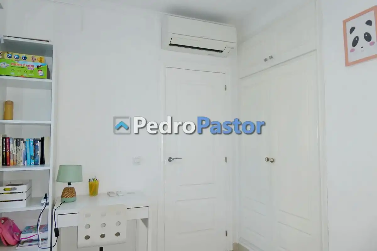 Habitación de Apartamento en venta en Dénia con Aire acondicionado, Calefacción y Jardín privado