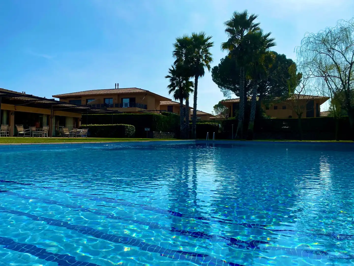 Piscina de Apartamento en venta en Navata con Aire acondicionado, Calefacción y Domótica