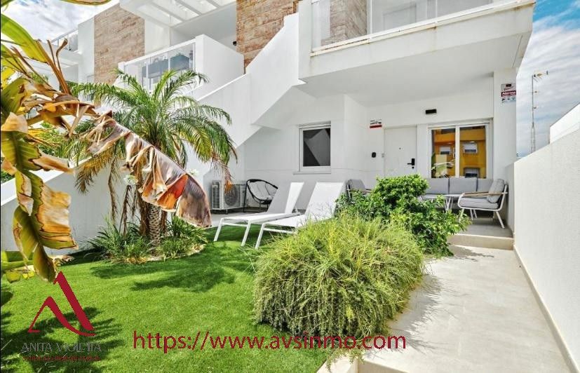 Jardí de Casa o xalet de lloguer en San Pedro del Pinatar amb Aire condicionat, Jardí privat i Moblat