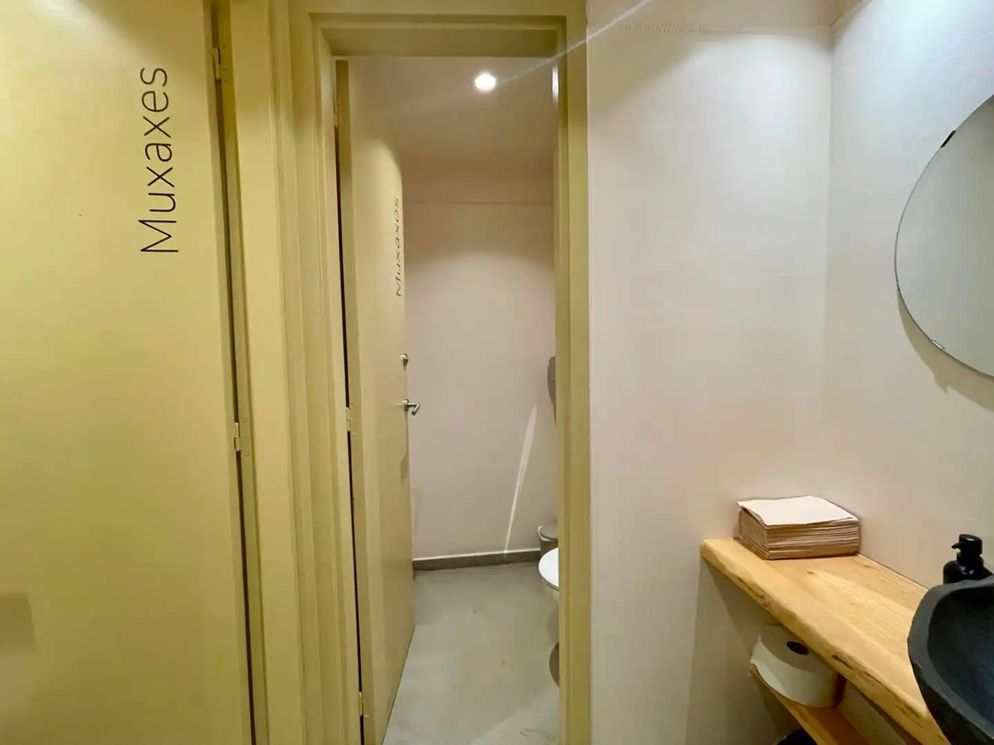 Commercial properties for transfer in Avinyo, Barri Gòtic
