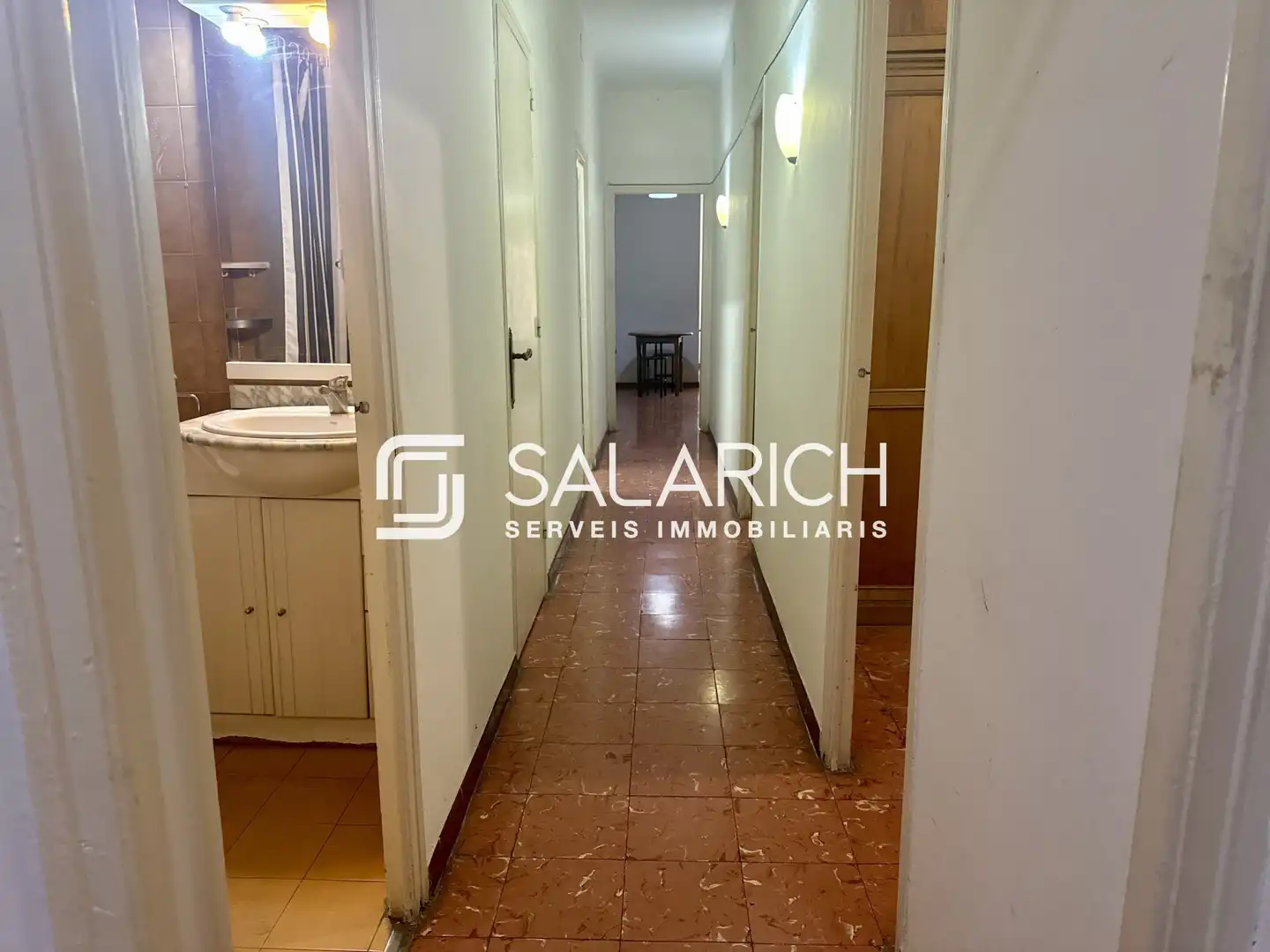 Flat for sale in Barcelona  with Air Conditioner and Balcony