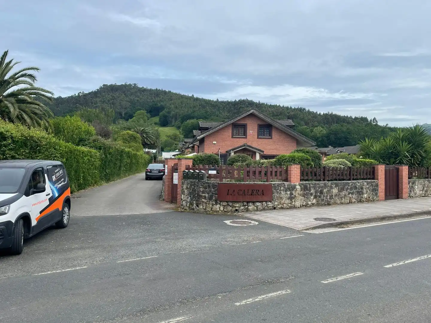 Vista exterior de Casa adosada en venta en Guriezo con Calefacción, Jardín privado y Terraza