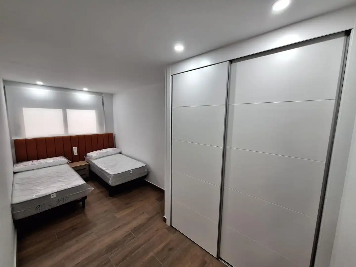 Habitación de Apartamento de alquiler en Torrevieja con Aire acondicionado, Calefacción y Amueblado
