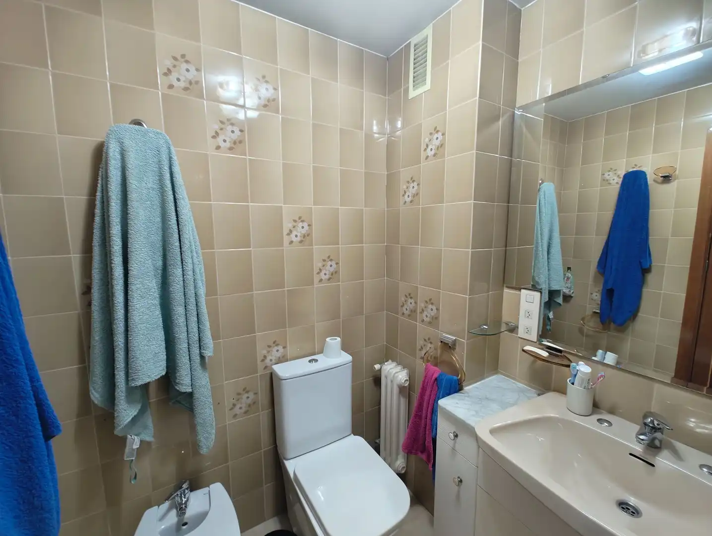 Bathroom of Flat for rent in Granada  with Air Conditioner, Heating and Furnished