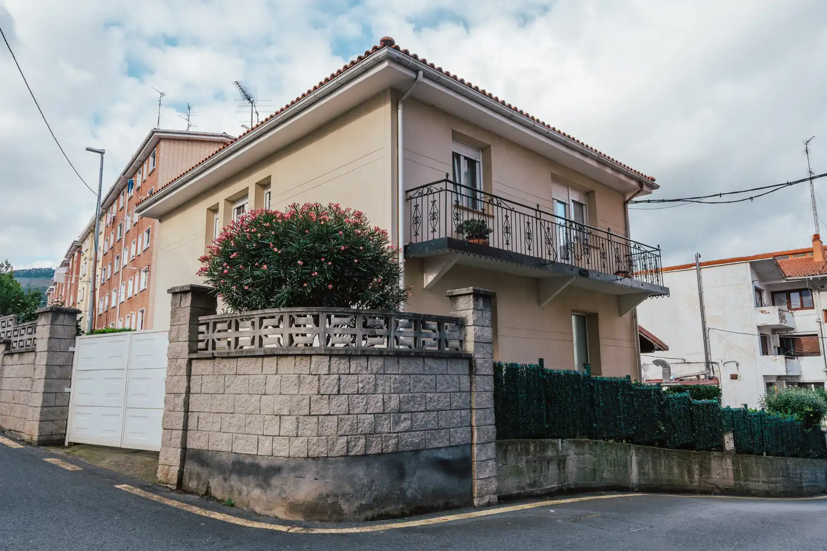 Vista exterior de Casa o xalet en venda en Muskiz amb Calefacció, Jardí privat i Terrassa